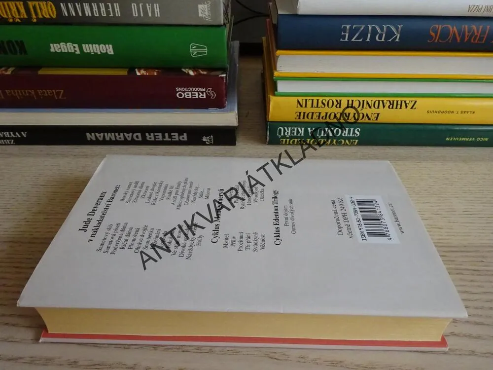 RYTÍŘ VE ZLATÉ ZBROJI, JUDE DEVERAUX, **an