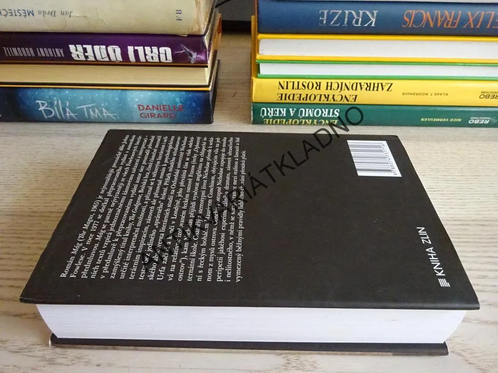 MÁG, JOHN FOWLES, **an