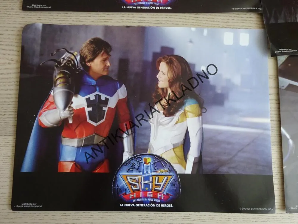 SKY HIGH, ŠKOLA SUPERHRDINŮ, ŠPANĚLSKÁ FOTOSKA FILM USA, LOBBY
