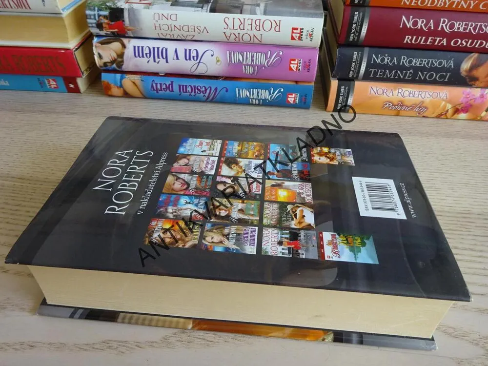 KDO CHCE VÍC, NORA ROBERTS, **an