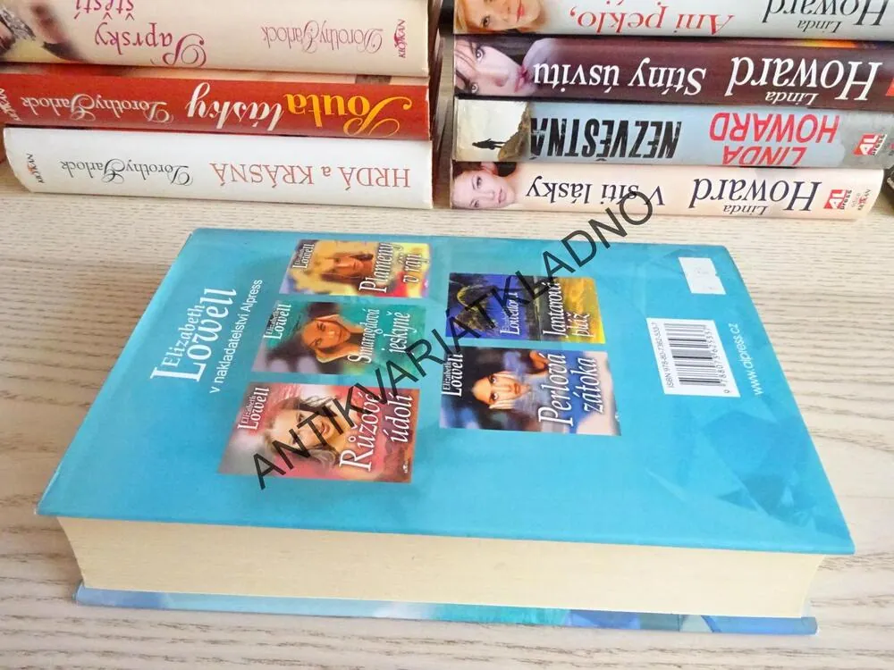 SAFÍROVÁ KLETBA, ELIZABETH LOWELLOVÁ, **an