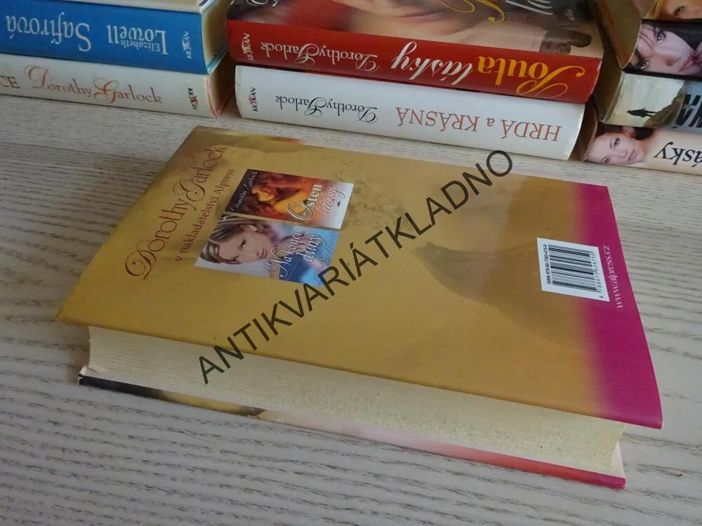 PAPRSKY ŠTĚSTÍ, DOROTHY GARLOCK, **an