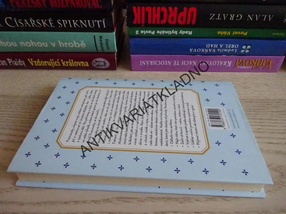FRANCOUZKY NEZTRÁCEJÍ ŠMRNC, JAMIE CAT CALLANOVÁ, **an