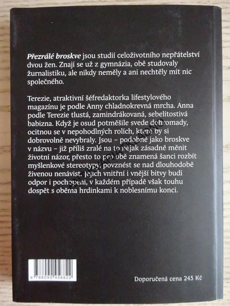 PŘEZRÁLÉ BROSKVE, MILENA HOLCOVÁ, **an
