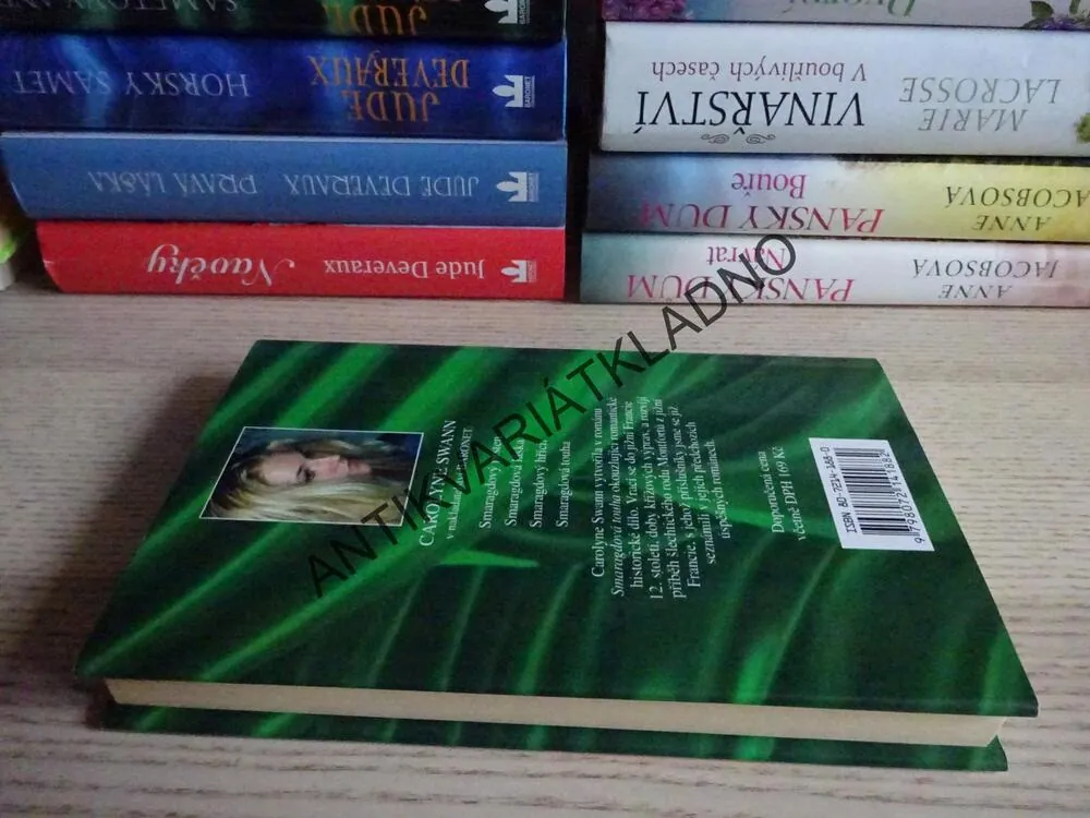 SMARAGDOVÁ TOUHA, CAROLYNE SWANN, **an