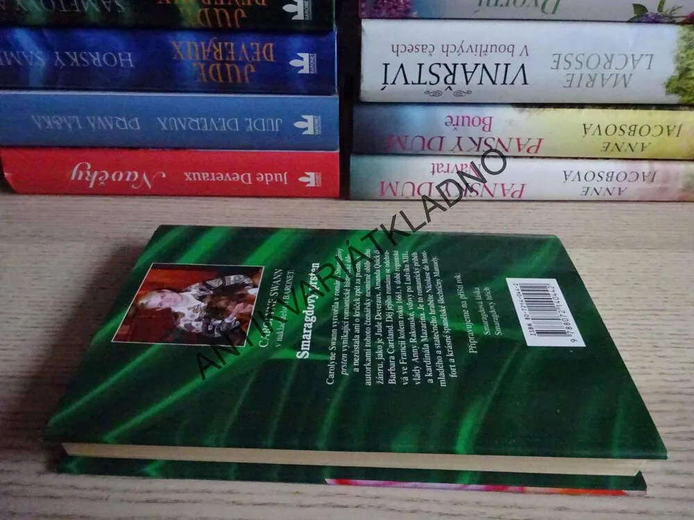 SMARAGDOVÝ PRSTEN, CAROLYNE SWANN, **an