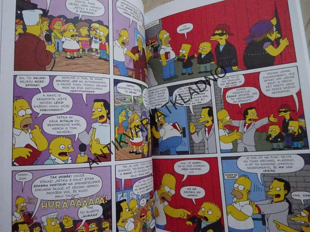 SIMPSONOVI, KOMIKSOVÁ DUPÁRNA, MATT GROENING, **an