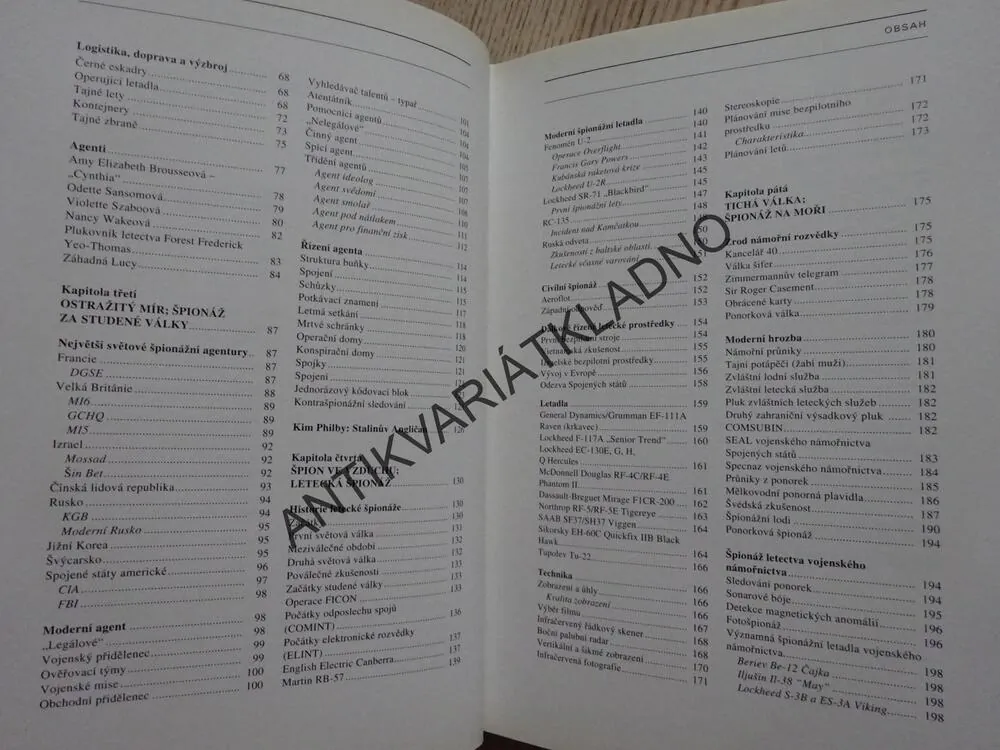 GUINNESSOVA KNIHA ŠPIONÁŽE, MARK LLOYD, **an