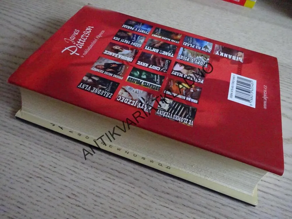 A PAVOUK PŘICHÁZÍ, JAMES PATTERSON, **an