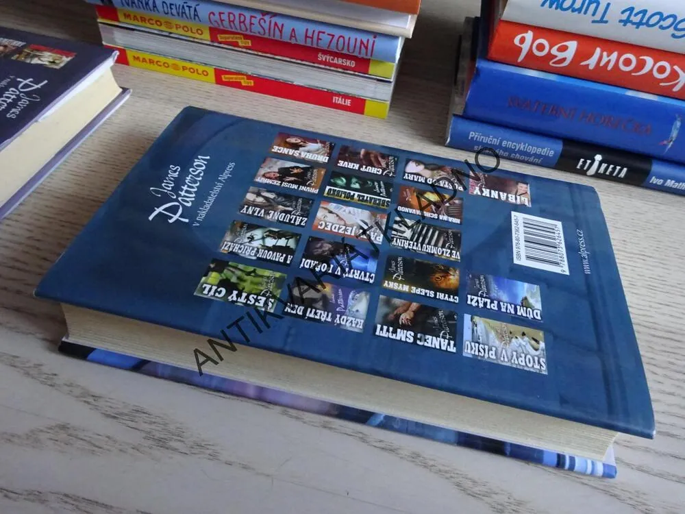 NEDOSTATEK DŮKAZŮ, JAMES PATTERSON, **an