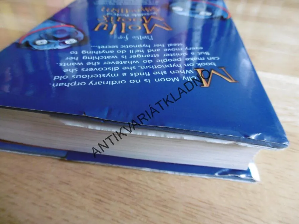 INCREDIBLE BOOK OF HYPNOTISM, MOLLY MOON´S, GEORGIA BYNS, ANGLICKY, **an