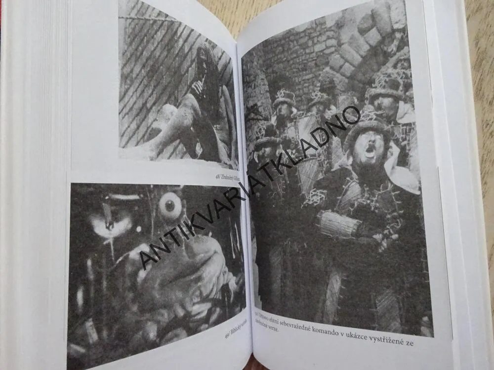 MONTY PYTHON, VLASTNÍMI SLOVY!, **an