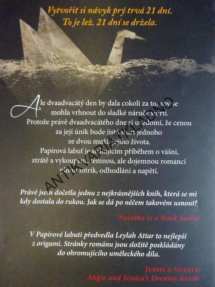 PAPÍROVÁ LABUŤ, LEYLAH ATTAR, **an