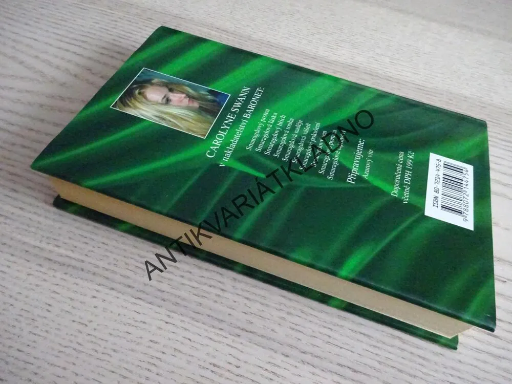 SMARAGDOVÉ TAJEMSTVÍ, CAROLYNE SWANN, **an