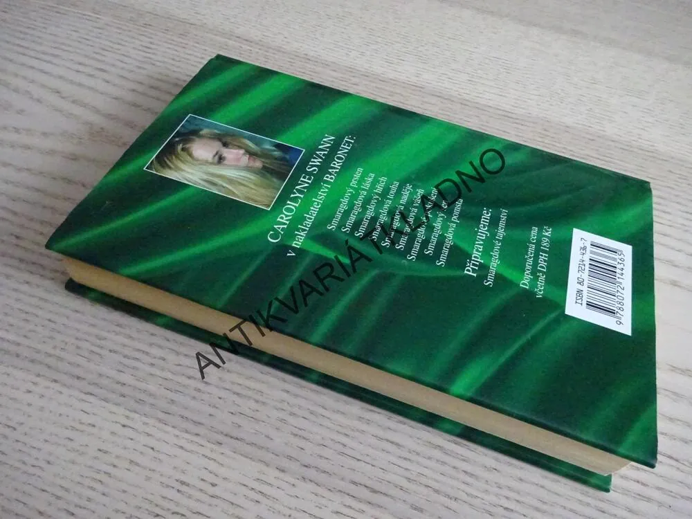 SMARAGDOVÁ TAJEMSTVÍ, CAROLYNE SWANN, **an