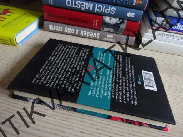 VADNÁ, SARAH KUTTNEROVÁ, **an