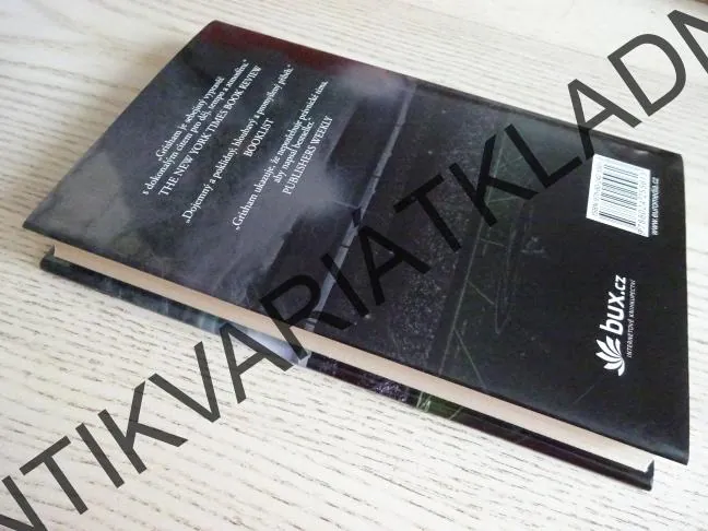 TRENÉR, JOHN GRISHAM, **an