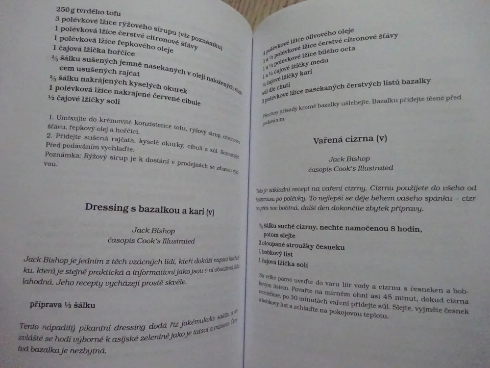VAŘÍME V RYTMU RO(C)KU! ANEB ÚPLNÁ PŘÍRUČKA PRO DOSPÍVAJÍCÍ VEGETARIÁNY, STEPHANIE PIERSONOVÁ, **an