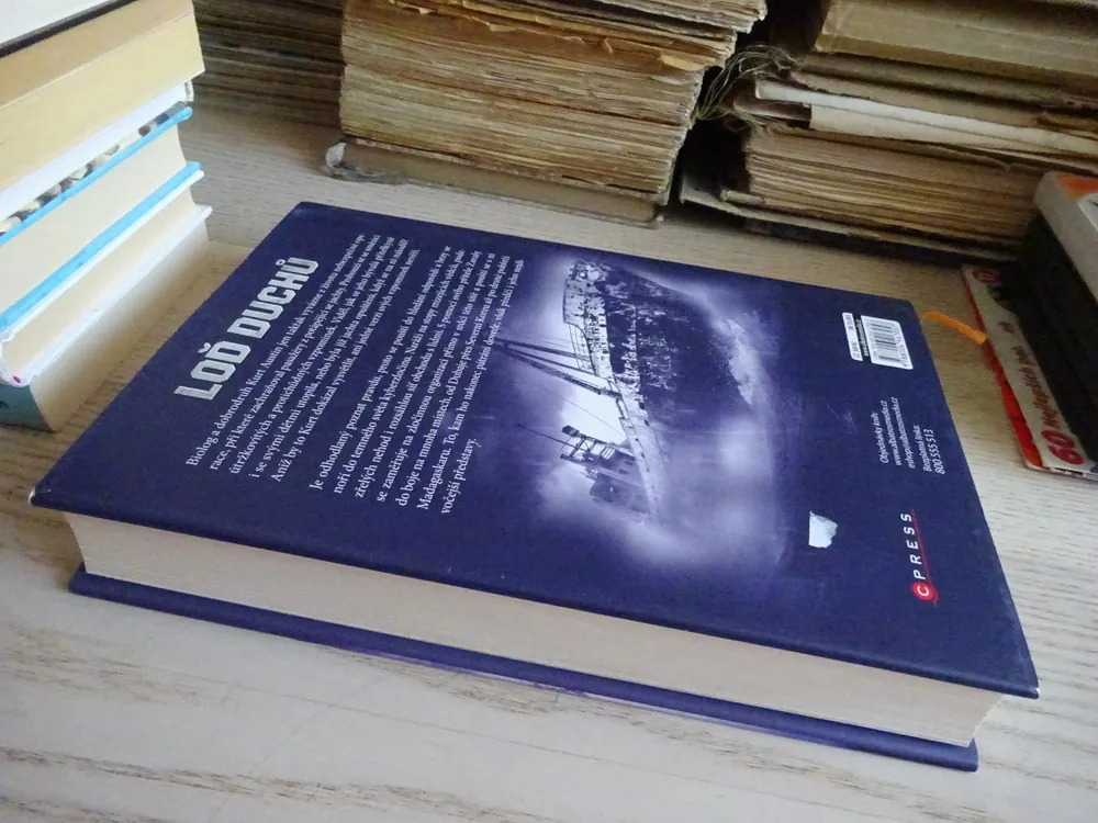 LOĎ DUCHŮ, CLIVE CUSSLER, **an