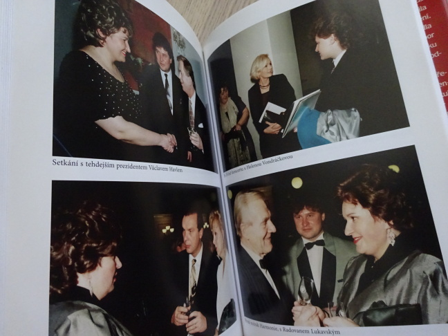 JAK SE "DĚLÁ" PRIMADONA, VZPOMÍNKY IMPRESÁRIA EVY URBANOVÉ, JIŘÍ KOVÁČ, MICHAELA ZINDELOVÁ, **an