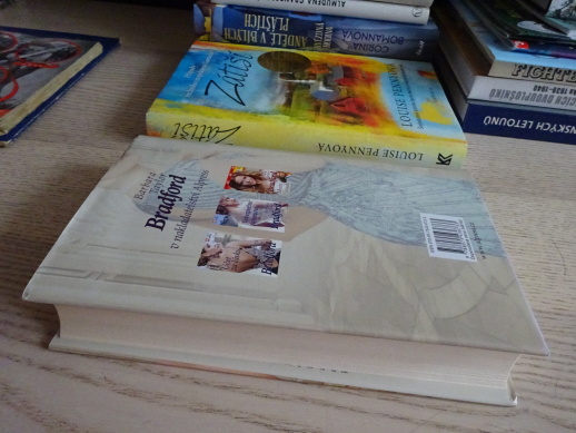 DAR OSUDU, BARBARA TAYLOR BRADFORDOVÁ, **an