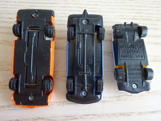 ZÁVODNÍ AUTOMOBIL 1/70, AUTÍČKO, HRAČKA, 3 KUSY