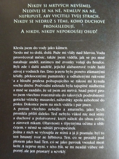 KRÁLOVSTVÍ, AMANDA STEVENSOVÁ, **an