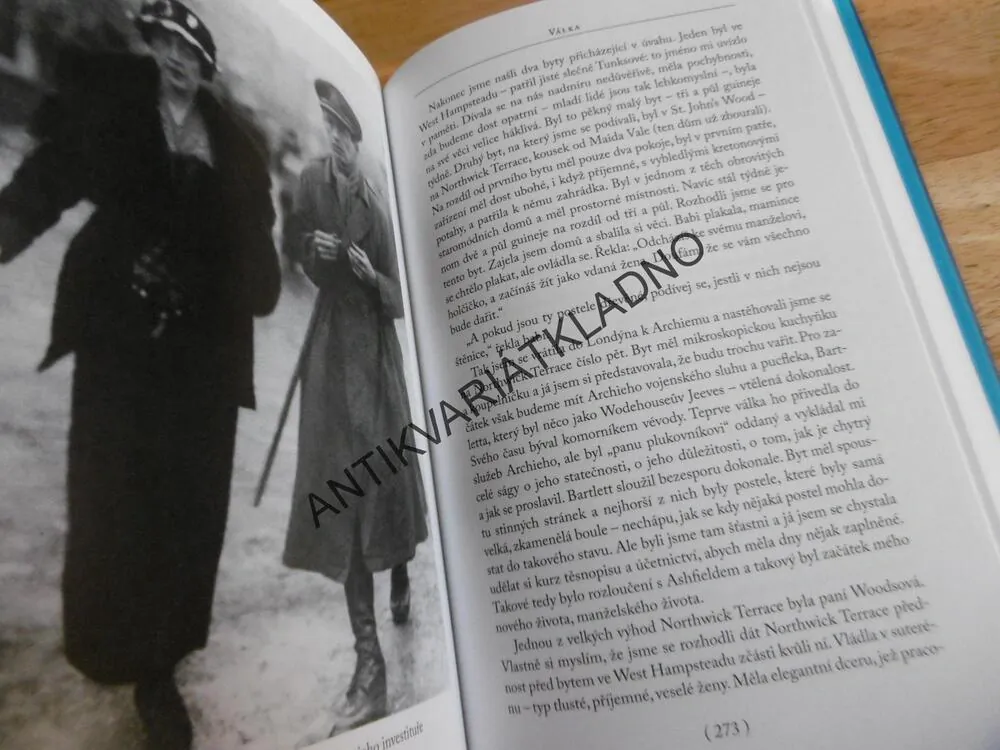 VLASTNÍ ŽIVOTOPIS, AGATHA CHRISTIE, **an