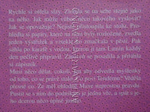ŠAFRÁNOVÉ NEBE, LESLEY LOKKO, **an