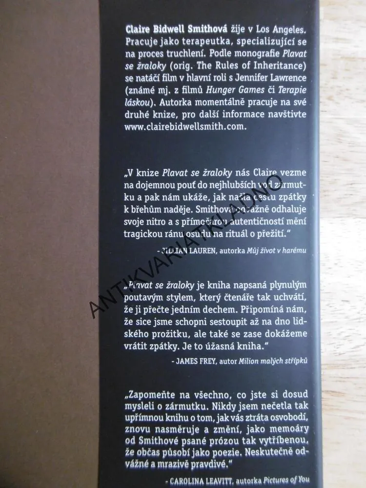 PLAVAT SE ŽRALOKY, CLAIRE BIDWELL SMITHOVÁ, **an