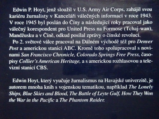 BOUŘE NAD GILBERTOVÝMI OSTROVY, EDWIN P. HOYT, VÁLKA, **an