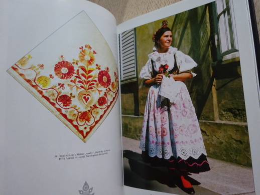 ČESKÉ LIDOVÉ KROJE, JIŘINA LANGHAMMEROVÁ, **an