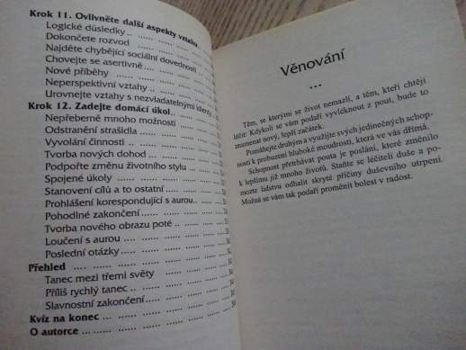 JAK SE ZBAVIT PŘIPOUTANOSTI, ROSE ROSETREE, **an