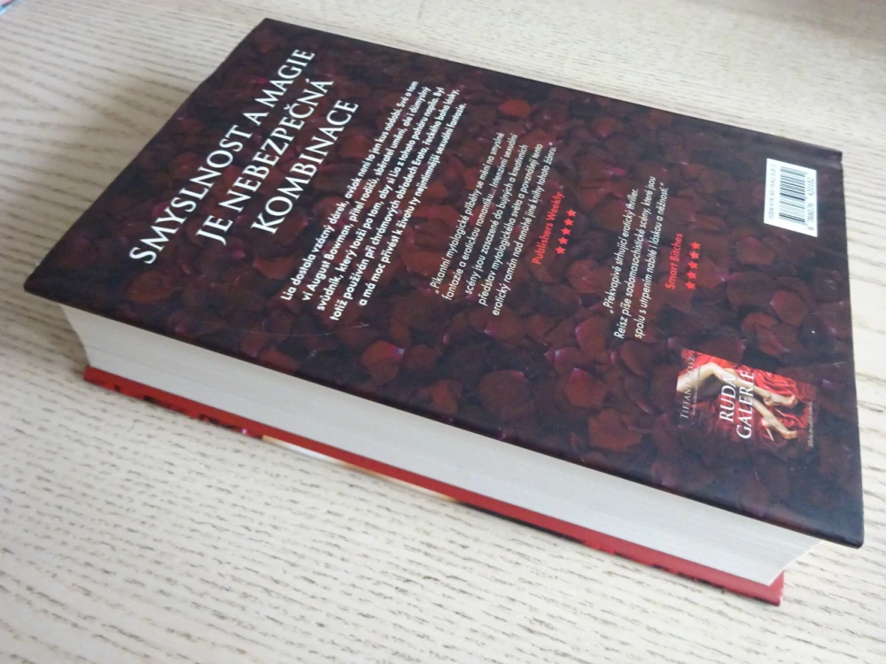 RŮŽE, TIFFANY REISZ, **an
