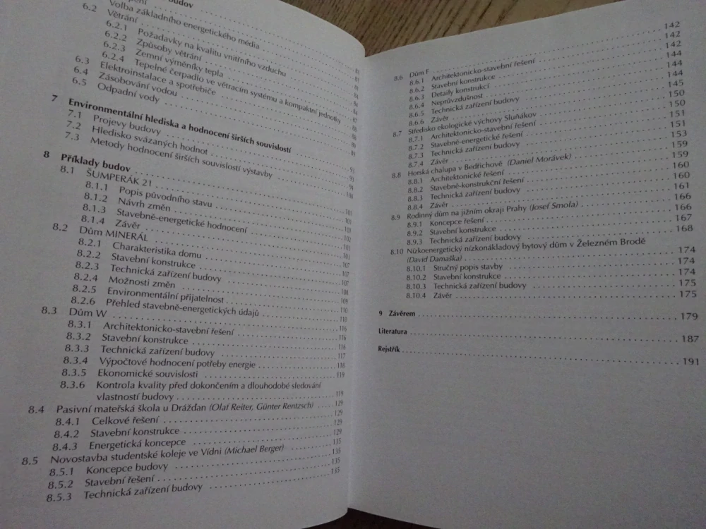 NÍZKOENERGETICKÉ DOMY, PRINCIPY A PŘÍKLADY, JAN TYWONIAK, EDICE STAVITEL, **an