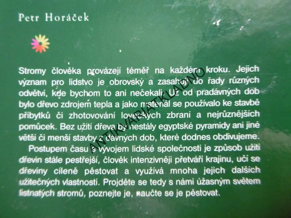 LISTNATÉ STROMY V ZAHRADĚ, PETR HORÁČEK, **an