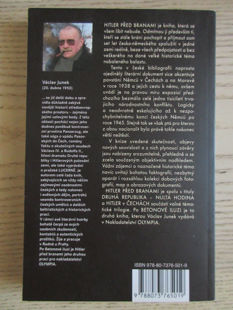 HITLER PŘED BRANAMI, VÁCLAV JUNEK, **an