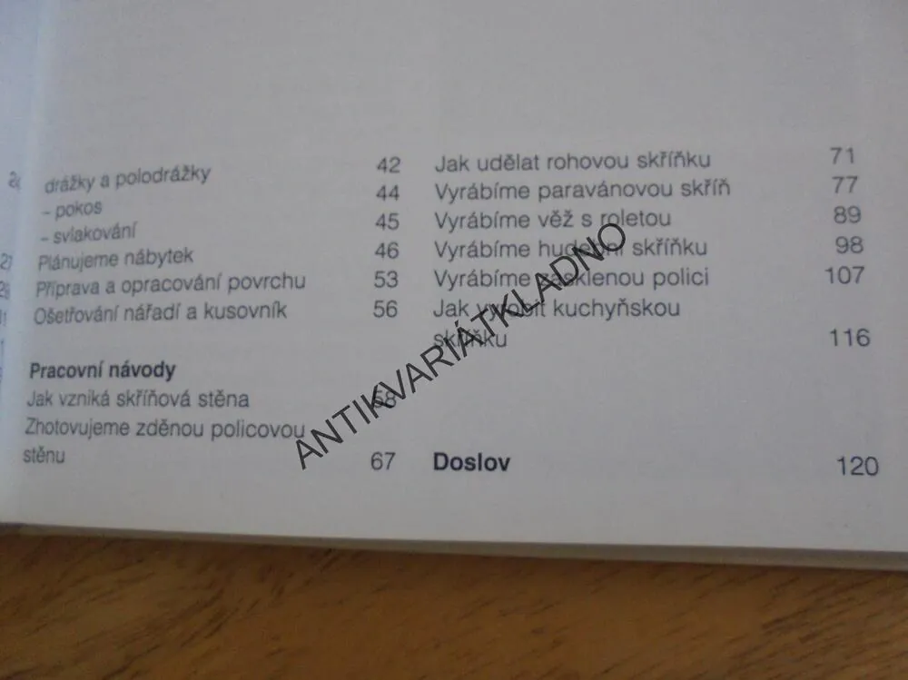 POLICE, POLICOVÉ STĚNY A SKŘÍNĚ, UDĚLEJ SI SÁM