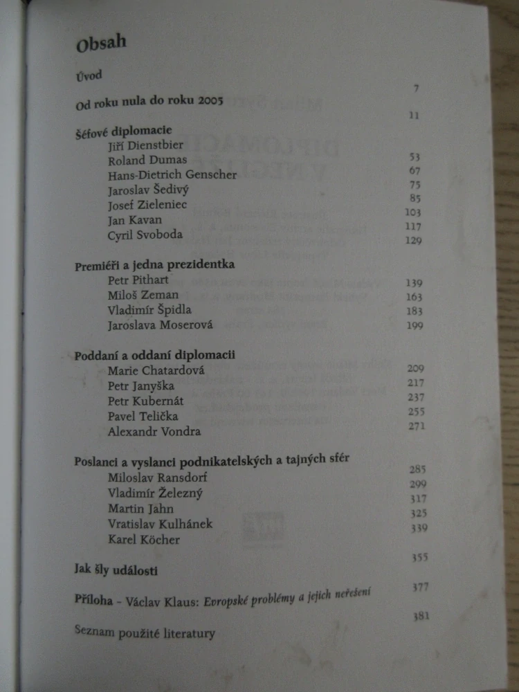 DIPLOMACIE V NEGLIŽÉ, MILAN SYRUČEK, **an