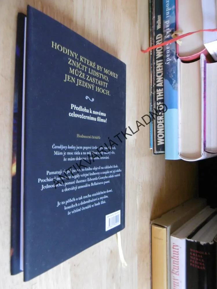 ČARODĚJOVY HODINY, JOHN BELLAIRS