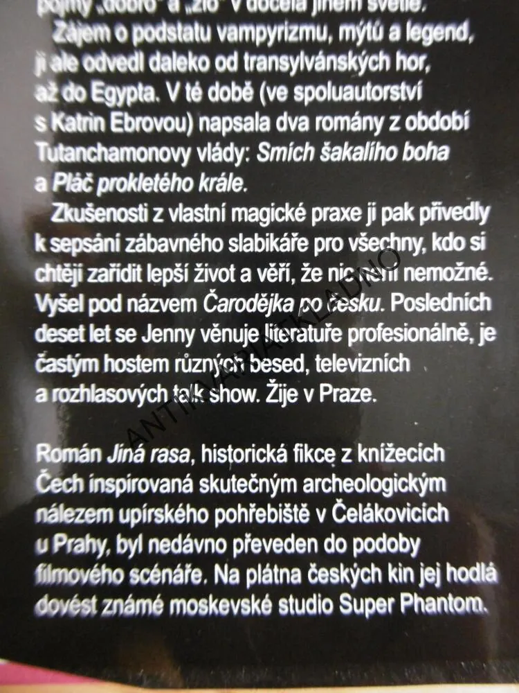 LOĎ V PÍSKU, JENNY NOWAK