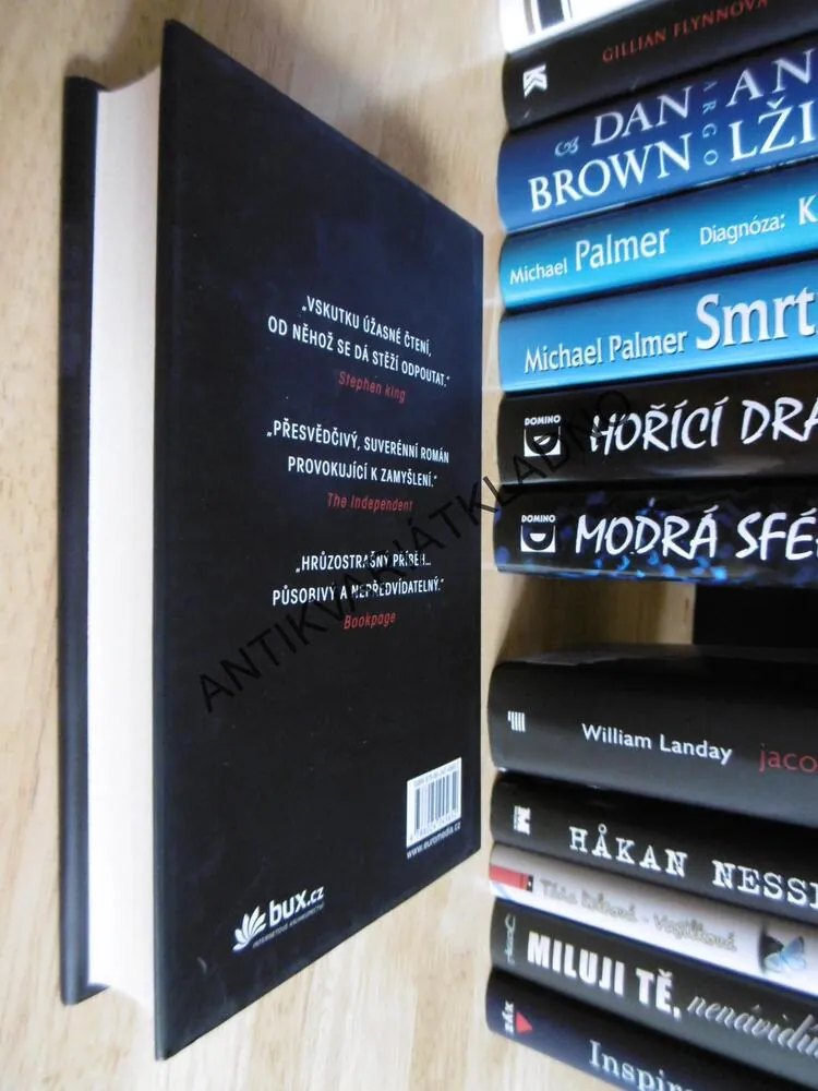 TROJICE, SARAH LOTZOVÁ, **an