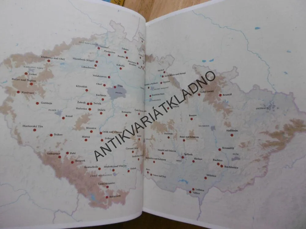 HRADY A ZÁMKY ČECH, MORAVY A SLEZSKA, **an