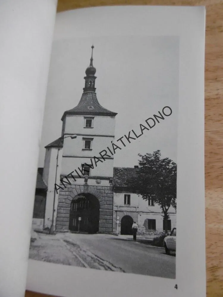 HISTORIE A SOUČASNOST MĚSTA VELVAR, 1482-1982, ŠPECINGER
