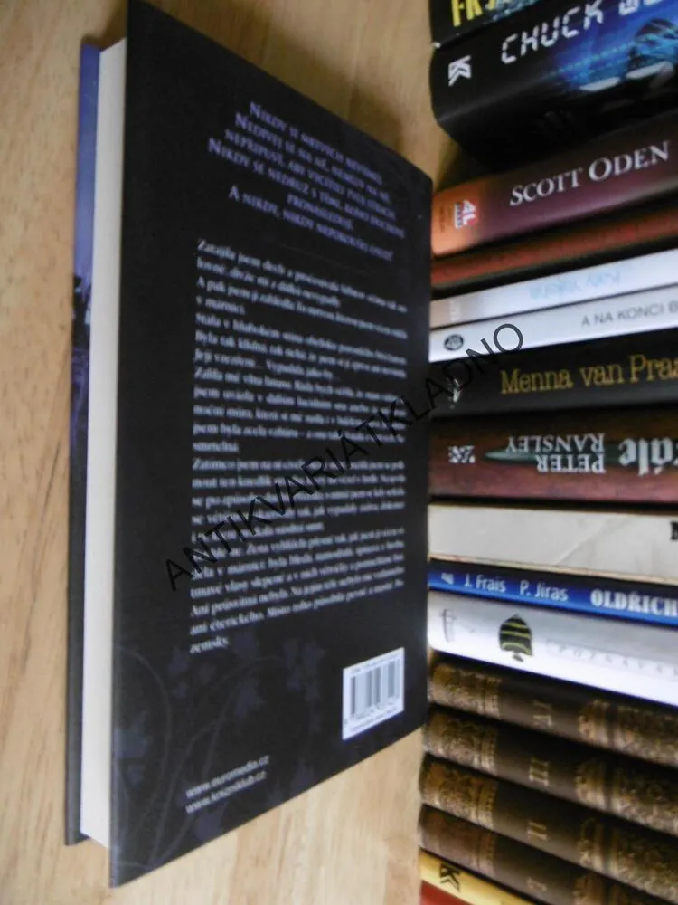 HŘÍŠNÍK, AMANDA STEVENSOVÁ, **an