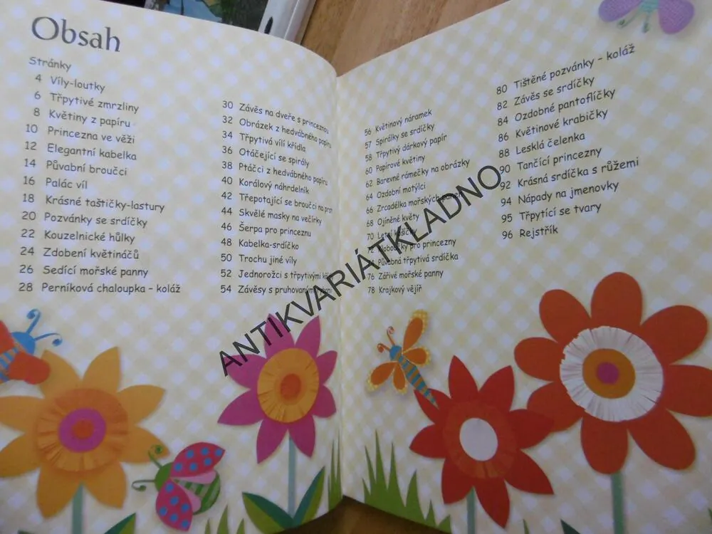 CO VŠECHNO HOLKY UMÍ, LEONIE PRATT, REBECCA GILPIN,