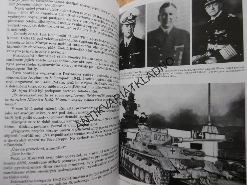 TOULON 1942, FLOTILA SE POTÁPÍ, JEAN-JAQUES ANTIER, **an