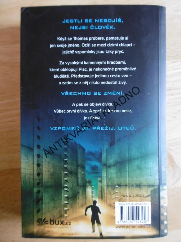 LABYRINT: ÚTĚK, JAMES DASHNER, **an