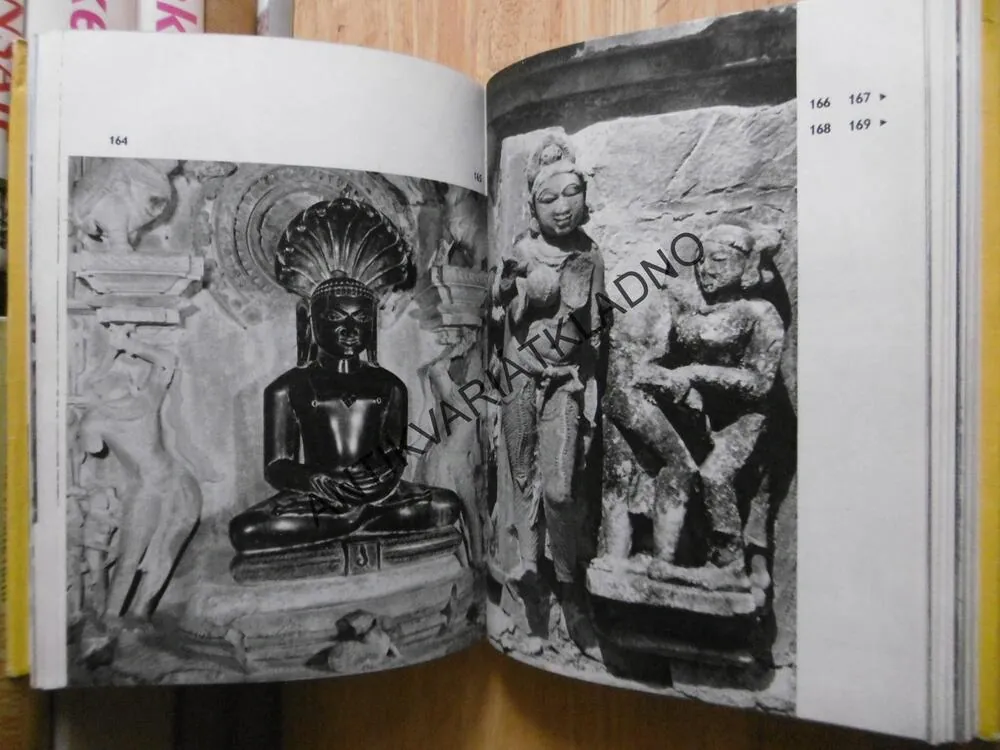 SVĚTADÍL POD HIMALÁJEM, JIŘÍ HANZELKA, MIROSLAV ZIKMUND, **an