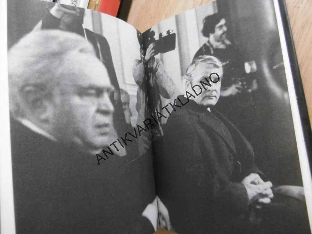 LIŠKY MĚNÍ SRST, JIŘÍ PROCHÁZKA, ANEB 4 X MAJOR ZEMAN, **an